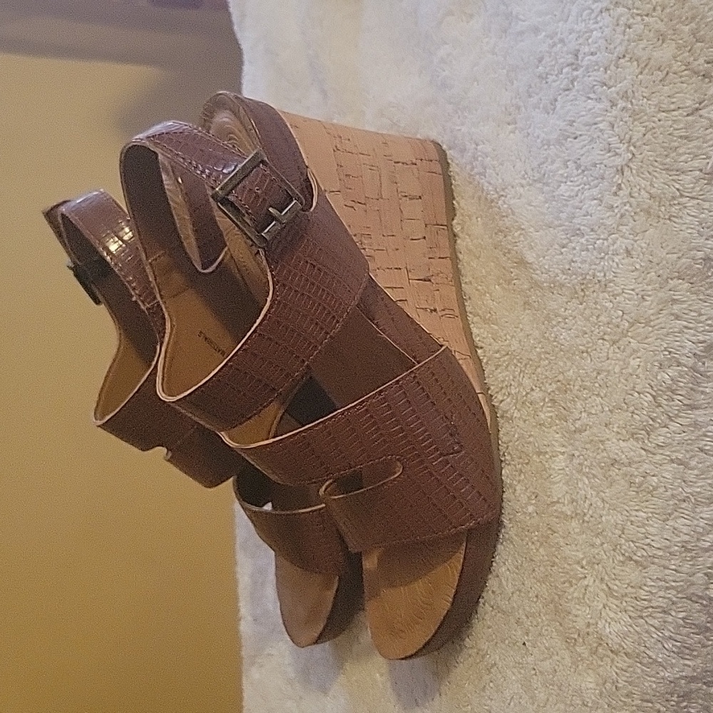 Sandals - Picture 2 of 5